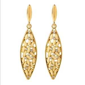 NWT Amrita Singh Ivory and Gold Dangle Earrings